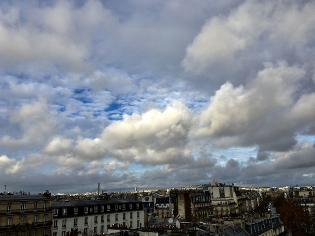 appartement parisien, immeuble moderne, terrasse, résidentiel, architecture intérieure, béton, Noyer Européen, parquet Chêne, granit noir, mobilier vintage, granit noir