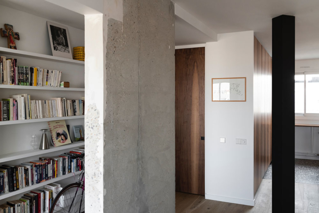 appartement parisien, immeuble moderne, terrasse, résidentiel, architecture intérieure, béton, Noyer Européen, parquet Chêne, granit noir, mobilier vintage, granit noir